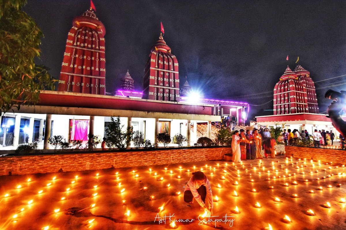 Asitkumar_AK's tweet photo. Dev Deepavali / Deepabali (Diwali of Gods) #culture #History #Photography #mythology #Bhubaneswar #DevDeepawali #devdeepawali2022 #Sambad_odisha #sambad_English #Rammandir #Bbsrbuzz https://t.co/cNJ2XeTPso