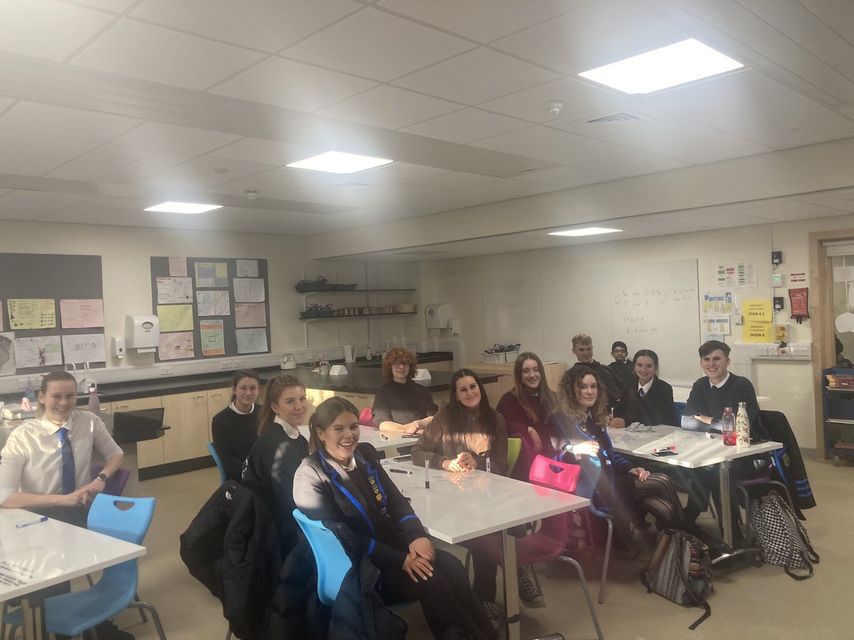 LAPupilParl's tweet photo. Some pupils from our Pupil Cabinet getting involved in #OurNationalDiscussion on education this afternoon with @eSgoil. Lots of interesting questions prompting great discussion amongst our young people! #talkscottisheducation https://t.co/PfSox0r9ws