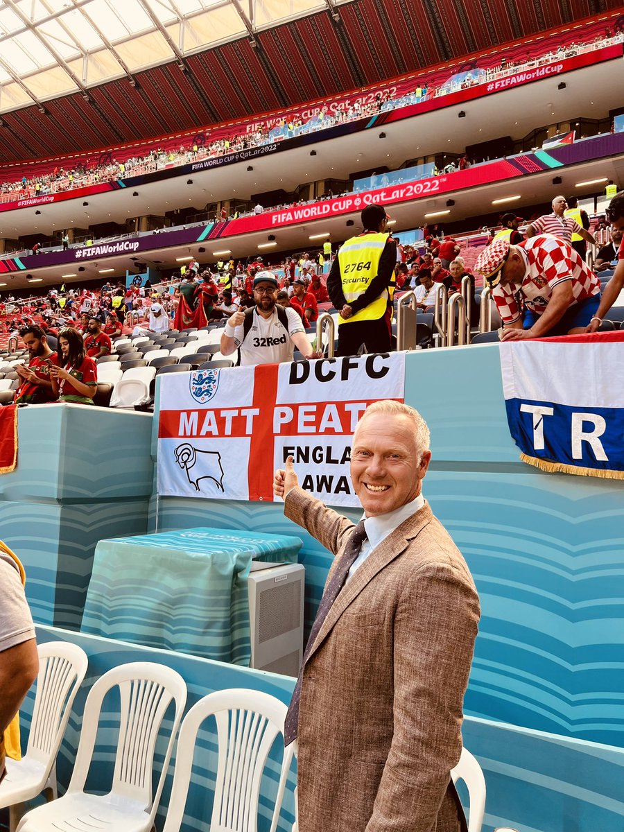 Our man <a href="/warrenbarton2/">Warren Barton</a> met his fan club from his <a href="/dcfcofficial/">Derby County</a> days 😝 Matt getting his <a href="/England/">England</a> 🏴󠁧󠁢󠁥󠁮󠁧󠁿 flag in early for 🦁 🦁🦁 v USA 🇺🇸 at the same stadium on Friday. #dcfc