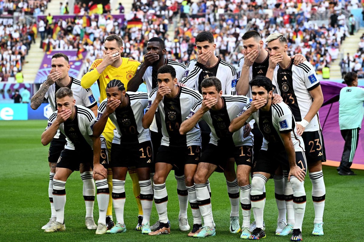 fdgueule_off's tweet photo. Perdre 2-1 contre le Japon. 🤭
#GERJPN

Les allemands en ce moment : https://t.co/UrZ0ZD6H5I