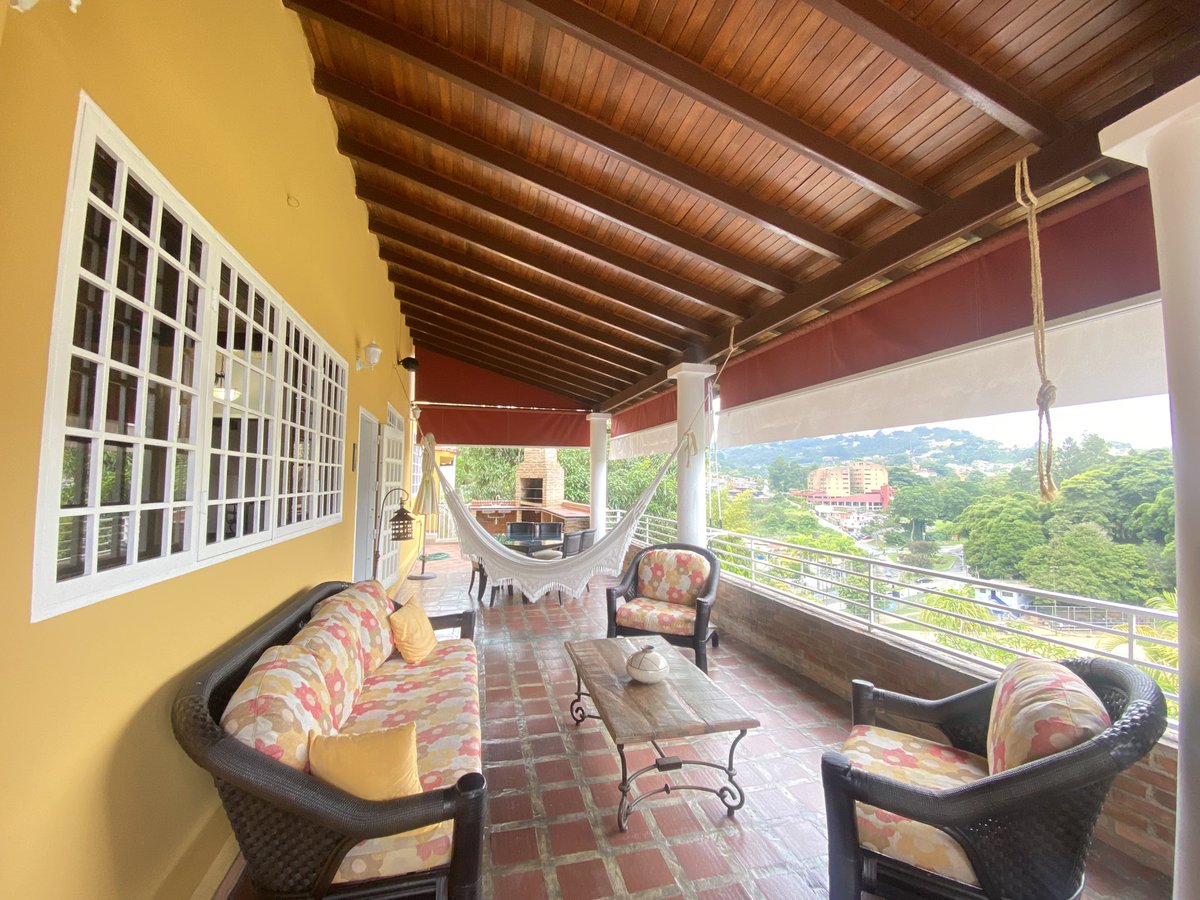 elisresidence's tweet photo. 📍La Unión
Casa en venta
Precio de oportunidad 150.000$ 
420 mts2 de construcción/ 700 mts2 de terreno

¡Excelente mantenimiento! 

#inmuebles #caracas #casaenventa https://t.co/aS8at1bm2O