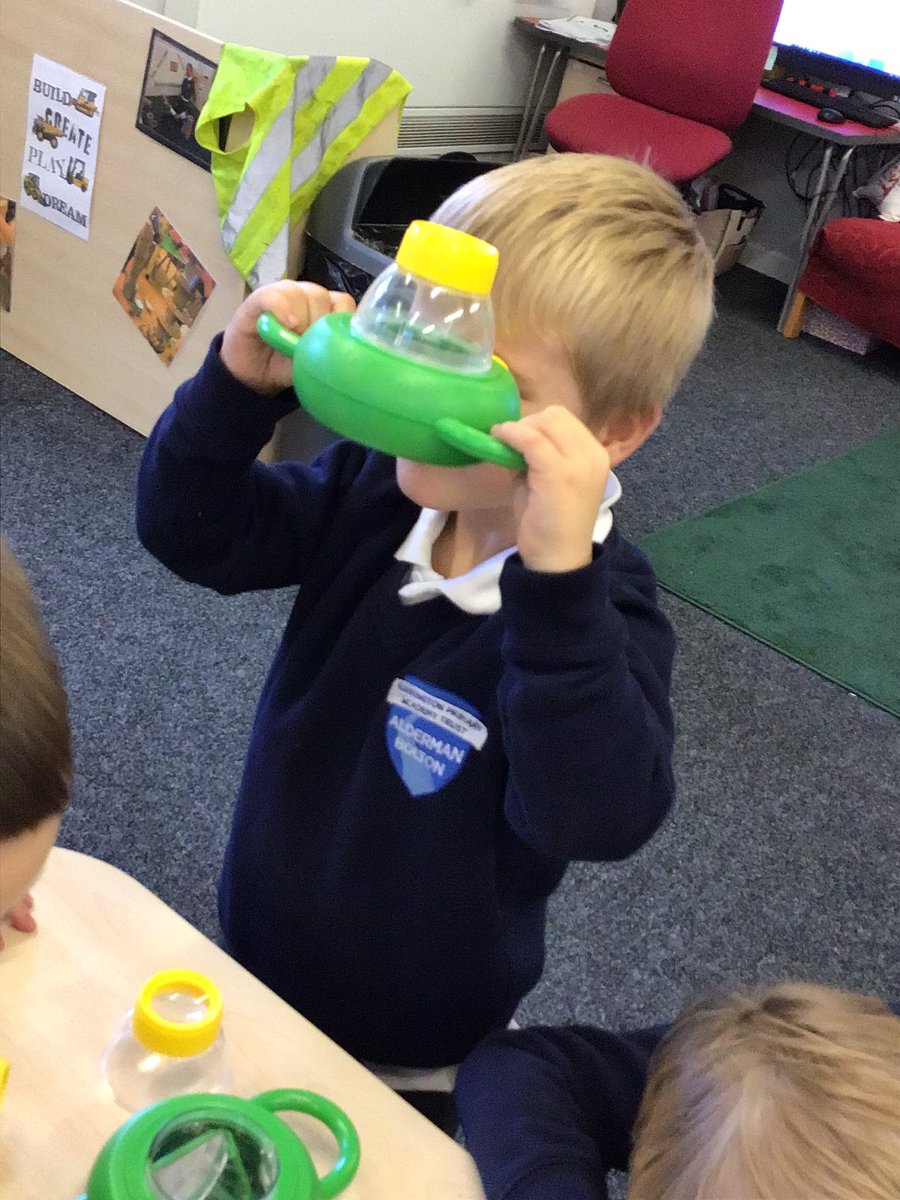 ABCPschool's tweet photo. #ABReception and #ABks1 have had fun today with a wild workshop visit? The children got to hold centipedes, snails and even a 6 week old mouse! #ABScience #ABeyfs #Understandingtheworld https://t.co/Qny3tsqQ6X