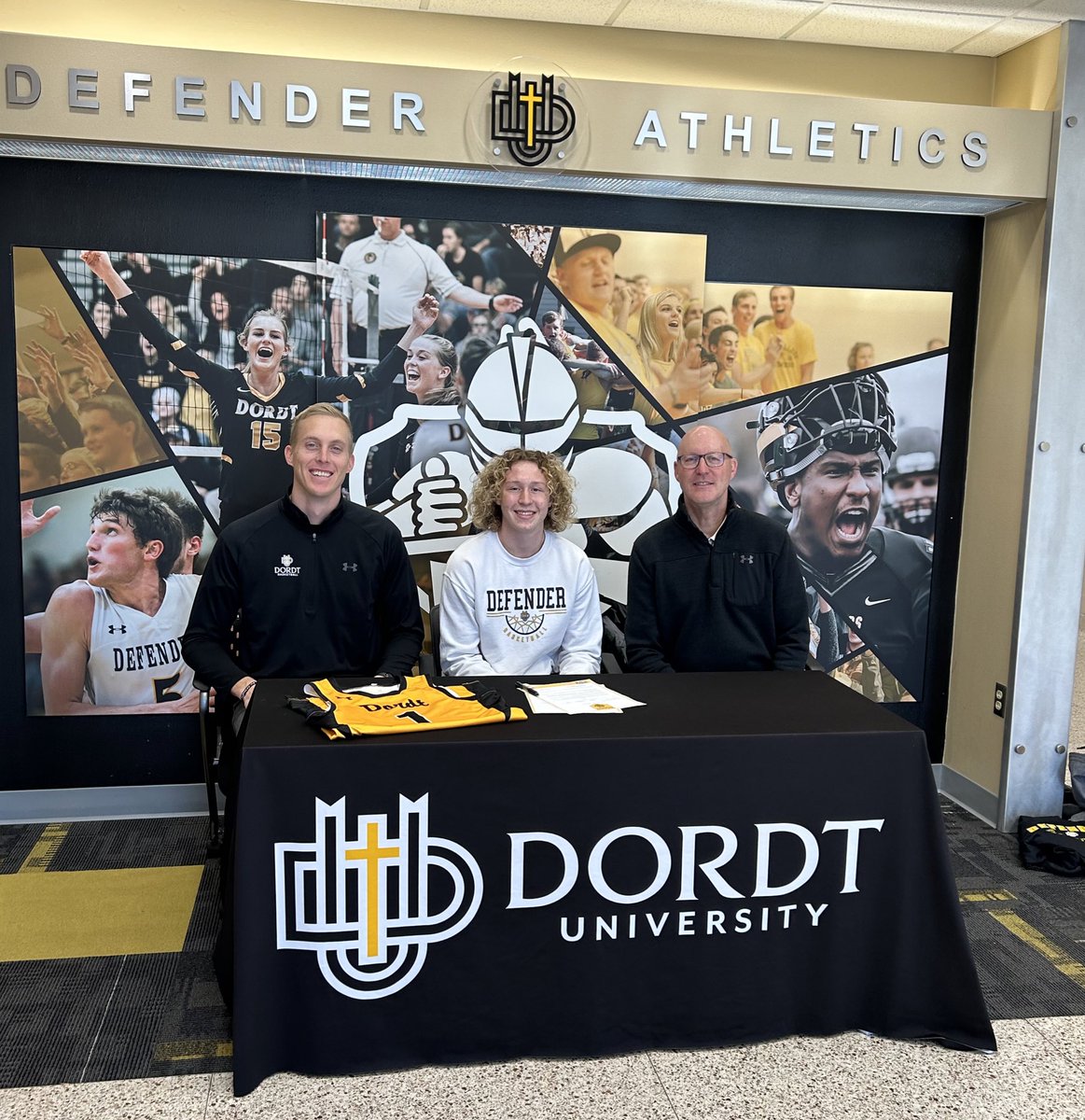DordtHoops's tweet photo. ⚫️🟡 SIGNED 🟡⚫️🖋️

Excited to officially sign Connor Millikan from Springfield, NE! The senior guard from Paltteview High School is poised for a great senior year! #DefenderWay https://t.co/i4l7YcraUw