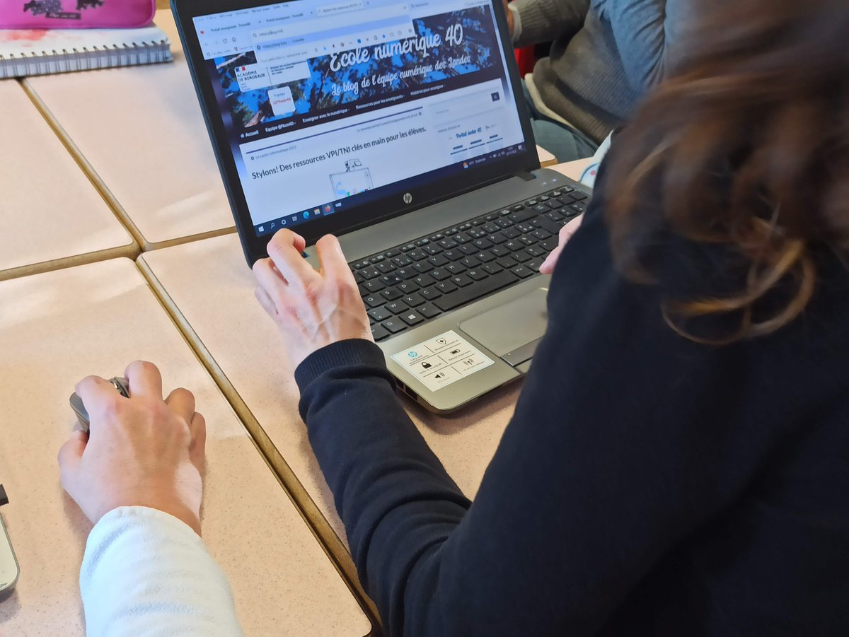 EduNum40's tweet photo. "Intégrer le numérique dans sa pratique" : des formations destinées aux équipes engagées dans un projet d'équipement #SNEE 
✅Usages pédagogiques du VPI
✅Usages de l'ENT avec les élèves
✅Culture numérique #CRCN #EIM
▶️près de 250 enseignants concernés par ce dispositif. https://t.co/UeyKuoQux2