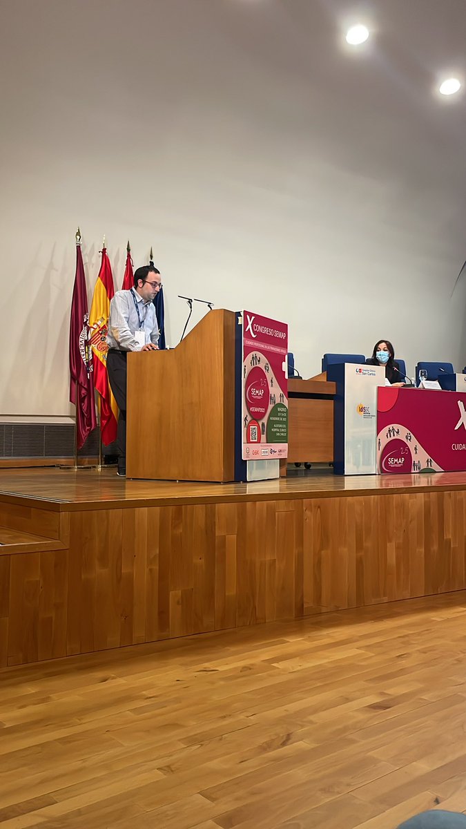 #SEMAP2022 empezamos con la conferencia inaugural sobre la Teoría de las Transiciones con el Dr. <a href="/GerardMoraLopez/">Gerard Mora</a>, profesor de la Universidad Rovira i Virgili.