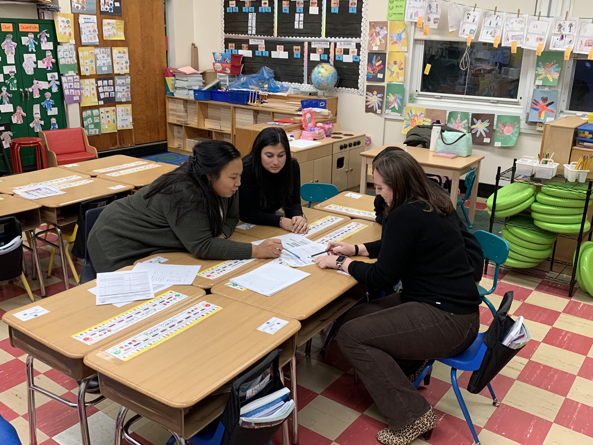 CentralSchool33's tweet photo. Thank you parents and staff! We had a great turn out for Parent Conferences last night both virtual and in person! Together we make a difference! #CES #parentconference #MovingIntoGreatness @ops_district @Gerald_Fitzhugh https://t.co/7U4oM84Tl9