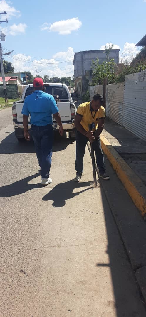 hidrollanos1's tweet photo. #EnApure || Cuadrillas de @hidrollanos1, reparó fuga de agua potable en toma domiciliaria de 1/2" pulgada en el Barrio Jaime Lusinchi, calle Rio Negro, gracias a la inmediata respuesta de la @VenAppSocial creada por nuestro Pdte. @NicolasMaduro https://t.co/EtogreGWGM