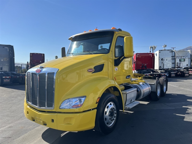 PeterbiltMotors's tweet photo. This #RedOval certified 2020 Peterbilt Model 579 is dressed in yellow and ready to work. You can find more information about this Peterbilt at Rush Peterbilt Truck Center of Sylmar. #PeterbiltPride https://t.co/IgwyAa41Zd https://t.co/sU4y3NZgGC