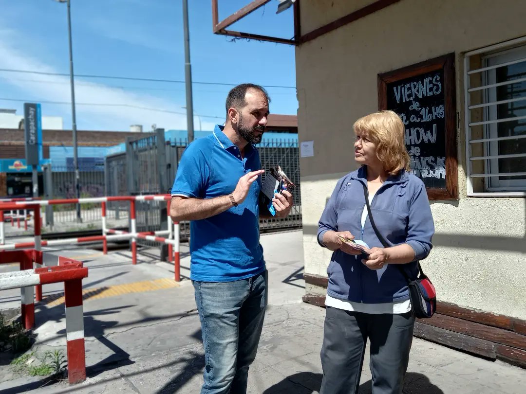 Mi compromiso es seguir recorriendo cada localidad de nuestra ciudad para escuchar y conocer lo que sienten y proyectan nuestros vecinos y vecinas

#Escucharnos