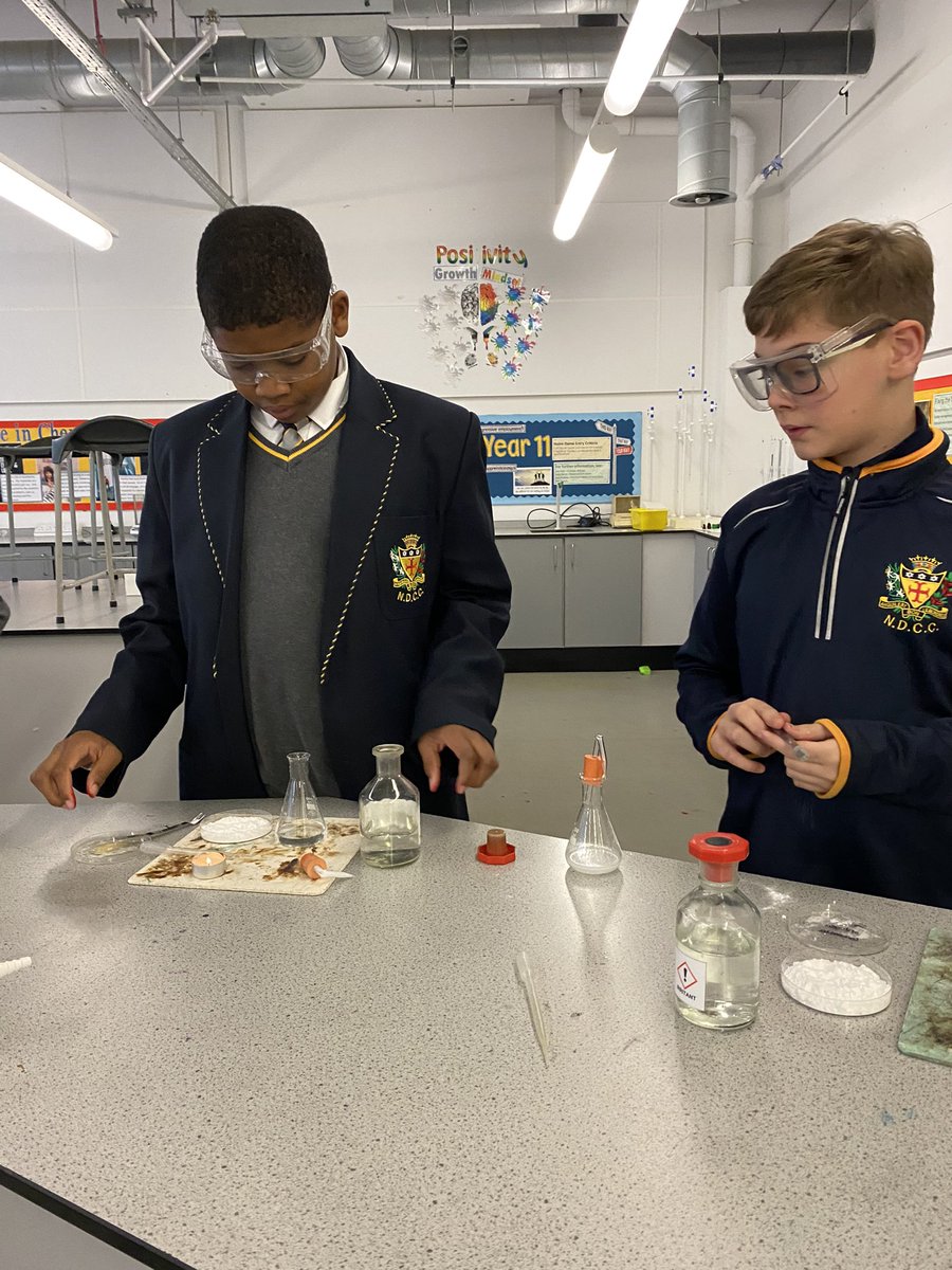 NDCCScience's tweet photo. Science Club making 🔥 extinguishers. @NDEvertonValley https://t.co/bu2uDulZU0
