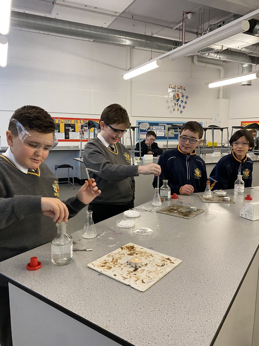 NDCCScience's tweet photo. Science Club making 🔥 extinguishers. @NDEvertonValley https://t.co/bu2uDulZU0