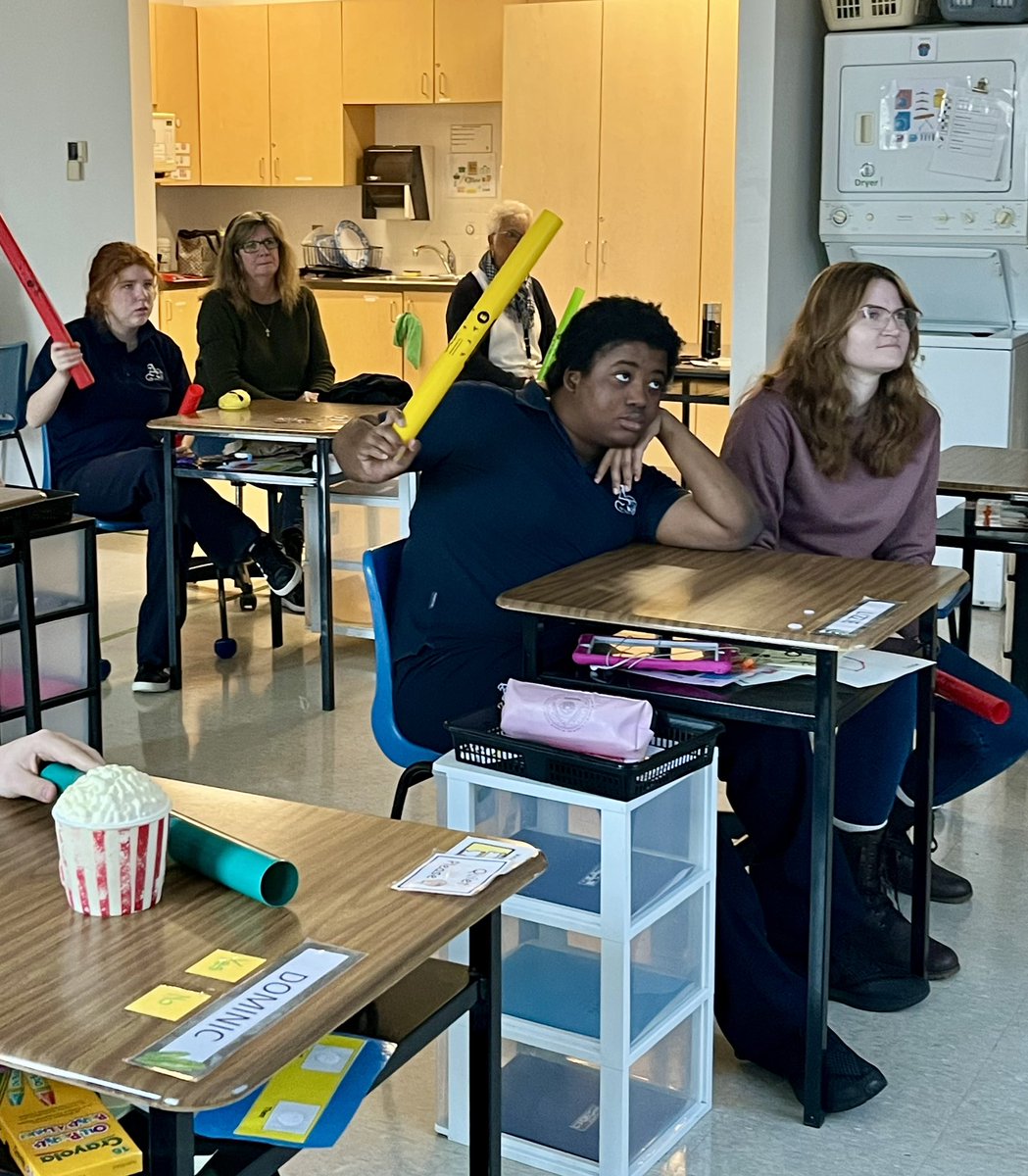 Music class with boomwhackers. Getting ready for Christmas in room 103 🎄<a href="/AssumptionHCDSB/">Assumption</a> <a href="/cquinlan44/">Colleen Quinlan</a> @4miathomas <a href="/ClarkMcdougall/">Principal Assumption CSS</a>