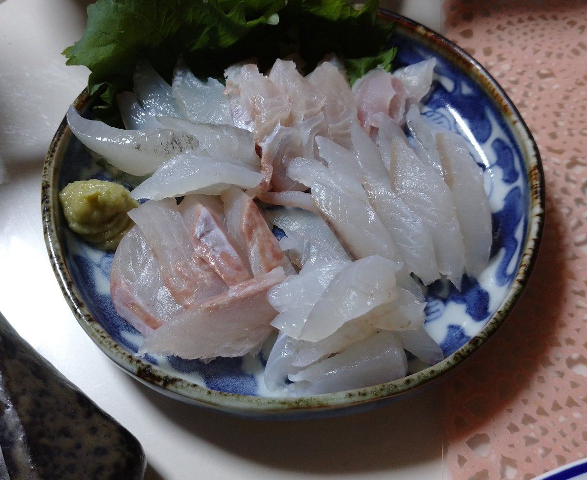 cherry_masaya's tweet photo. #mysupper #sashimi #roastedfish
#tastegood
#晩ごはん #ヒダリマキの刺身
#ヤガラの刺身 #ヤガラ
#ヤガラの塩焼き #タカノハダイの塩焼き #美味しい
タカノハダイ
ヒレは危ないわ、鱗は硬いしヌルヌルだし、しっぽは水玉カラーだし。。パリコレ ファッションの魚だ。。 https://t.co/67ZOgPMuhc