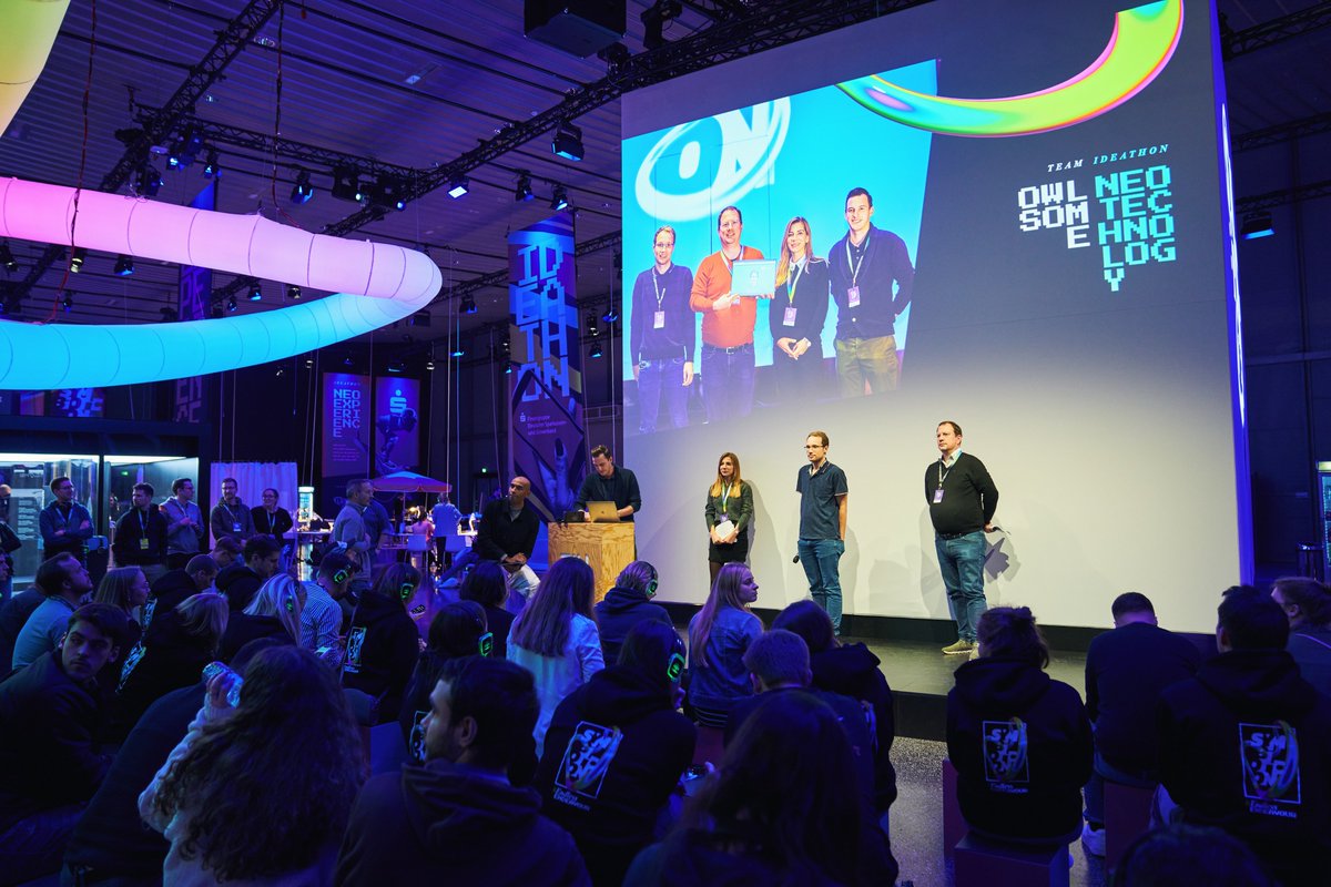 Das waren die #Ideathon Team-Pitches live in jeweils 2,5 Minuten auf der #Symbioticon-Hauptbühne. Hinter den Kulissen wird nun intensiv diskutiert – am Ende werden anhand der Voting-Ergebnissen &amp; Diskussionen die Jury-Entscheidungen fallen! #EndlesseEndeavour #Sparkasse #Web3