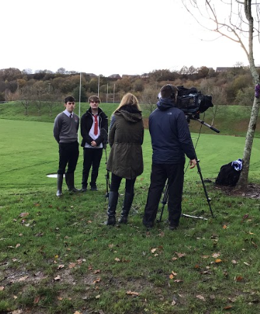 IsbwyllgorEco's tweet photo. PRYNHAWN DA! We really enjoyed meeting the @PrynhawnDaS4C  @tinopolisgroup crew today who were filming us plant trees on the Gelli Haf site. We're excited to watch ourselves on @S4C  soon! @Cwmrhymni https://t.co/SFpyuGRjes