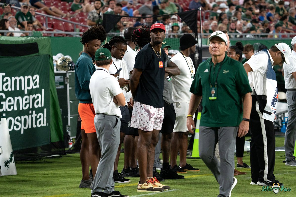 SoFloBulls's tweet photo. mad love for former players like @MVS__11 who still pull up for USF games to show love & support as alumni. Bulls for life #Loyalty #Interstate11 https://t.co/iLXAqJKgzT