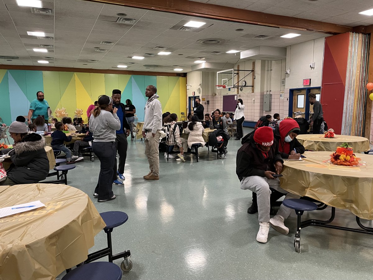 Sotru0's tweet photo. PS/MS 149 Sojourner Truth School in Collaboration with Creative Connection &amp; Harlem Children's Zone had an amazing Friendsgiving Potluck on Monday. It was the perfect opportunity to celebrate each other, our community and have fun 😃 https://t.co/rabT7OrQTp