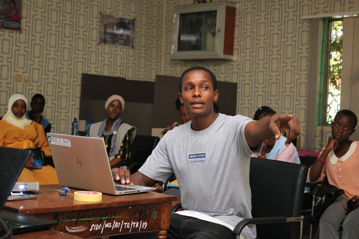 OMDTZ's tweet photo. Joel Ngushwai from DIT Design Studio introduces the participants to how the 3D printer works, how to operate it, and the applications of 3D printing in various fields. https://t.co/FuiZSnuq9W