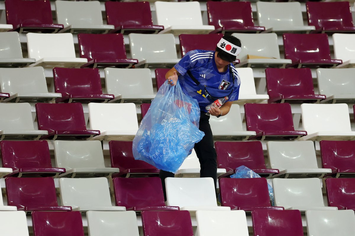 Japan's fans are truly the best.🇯🇵

They beat Germany in a famous win, but before celebrating stuck around at the Khalifa International Stadium to help clean up.👏