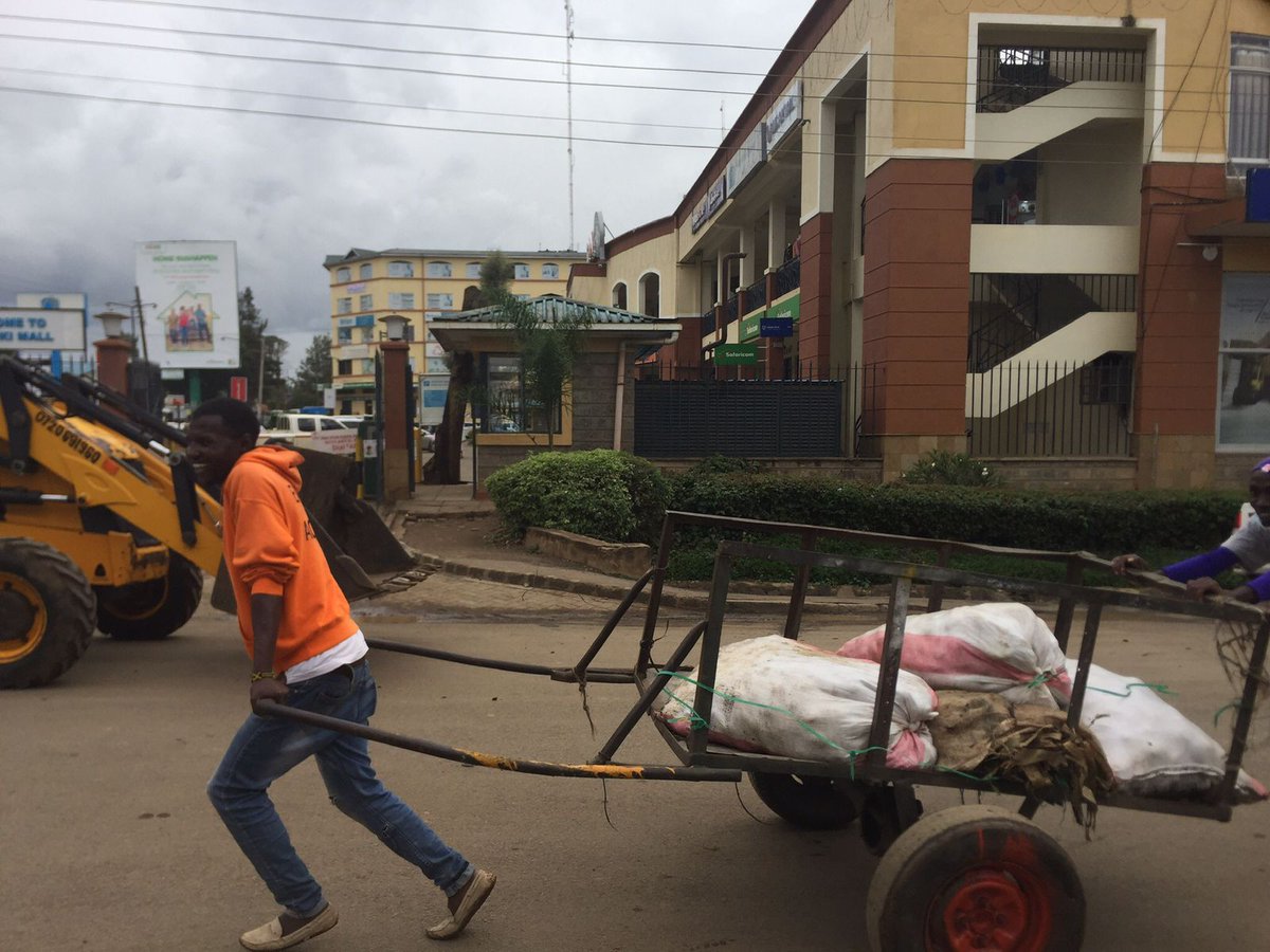 MvuviKingFisher's tweet photo. The Gigaton Challenge doesn't just focus on curbing emission of carbon to the atmosphere but also ensures we have a clean city #Gigatonchallenge #Climateactionow #ClimateJusticenow @WilliamsRuto @HonTuya @ProjectsAfrica @GrandGeorge15 #LocalVisionaries @ComplexityUni https://t.co/Lwi8QZvx6z