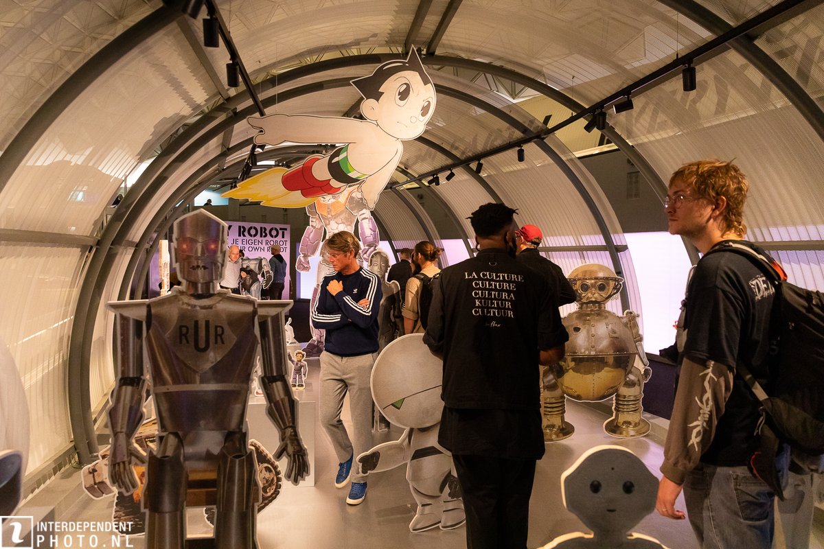 Vrijdag 25 november is het tijd voor '#AI FOR ALL – From the Dark side to the Light' in het <a href="/Evoluon/">Evoluon</a>. Een inhoudelijk programma met <a href="/Mensvoort/">Koert Van Mensvoort</a> en <a href="/Psych_Tech/">Wijnand IJsselsteijn</a> als moderators. 

Klik hier voor meer informatie of bezoek <a href="/nextnature/">Next Nature</a>. 
👉 tue.nl/en/our-univers…

#brainport #eindhoven