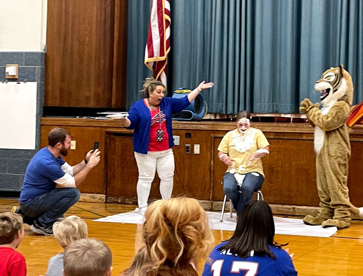 MWCSD_Valley's tweet photo. We hit our next PAW goal for being safe, respectful and responsible as a school community. We had a celebration send off before the Thanksgiving break with a little pie-ing! Mrs. Henderson and Mrs. Schutt were good sports! @Karissa_Schutt @MHendersonMW https://t.co/VjyHaVtWiy