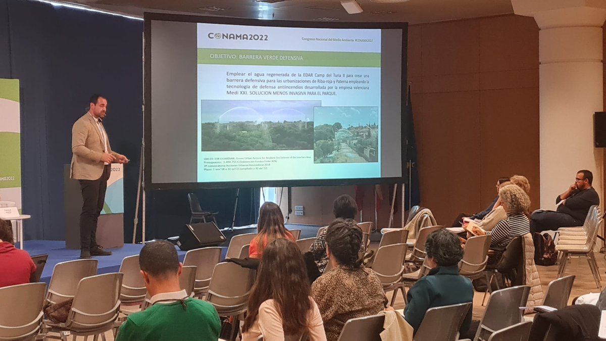 Guardian_UIA's tweet photo. 🙋🏻 @AdobesGolfe presenta @Guardian_UIA en #Conama2022, una infraestructura que busca aumentar la resiliencia al fuego del Parque Nacional del Túria, con la construcción de una estación regeneradora de agua que permite realizar un riego preventivo y mantenimiento de la zona. https://t.co/TtDyLxO8Mm