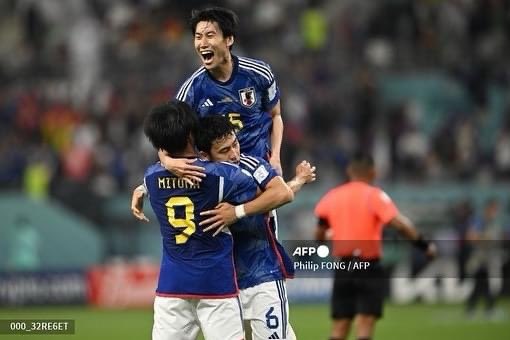 VedetteMag's tweet photo. l'Allemagne a raté son entrée en lice

Pour son premier match lors du mondial Quatar 2022,  la sélection allemande a connu une défaite (1-2) face au Japon en dépit du fait qu'elle a dominé la première période en marquant le premier but de la rencontre.
CP : AFP https://t.co/HGUDbBhnco