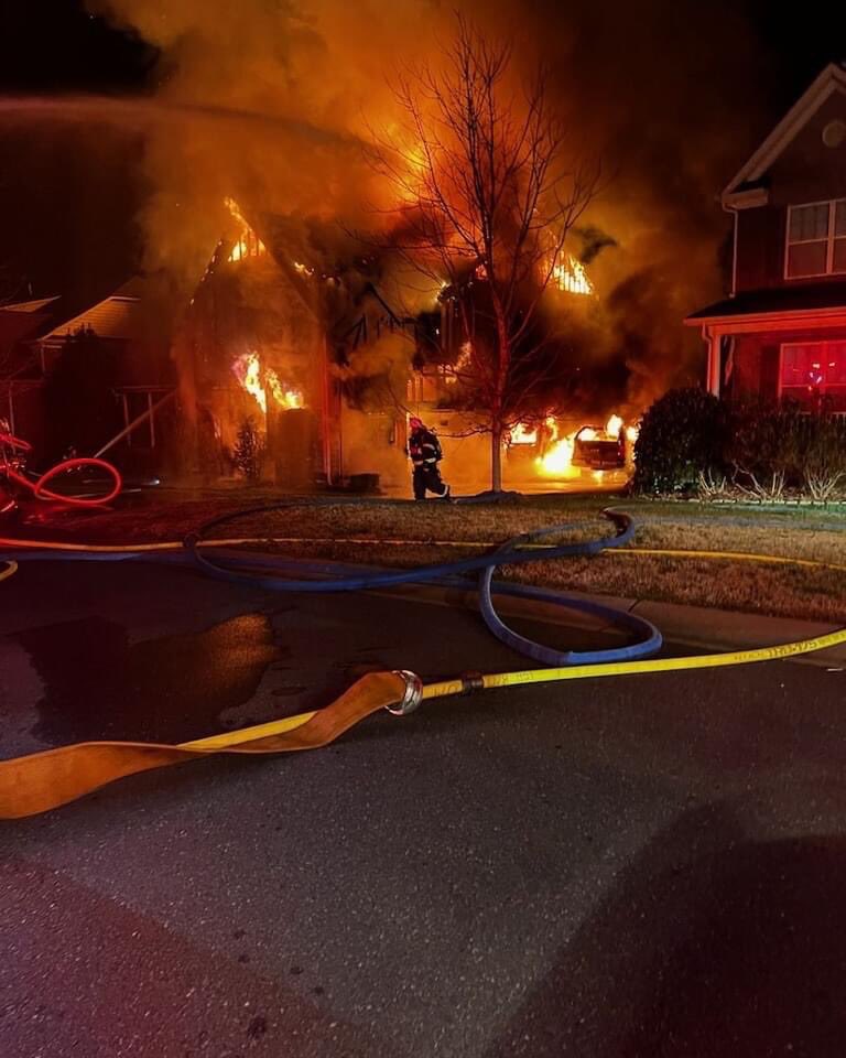 PinevilleFire's tweet photo. Around midnight Pineville Fire was dispatched to a Structure Fire (Mutual Aid with Fort Mill &amp; Flint Hill). After multiple 911  calls it was upgraded to a working fire. No injuries reported and all occupants were able to safely evacuate the home. #pinevillefire #structurefire https://t.co/AV4aMvCTVE