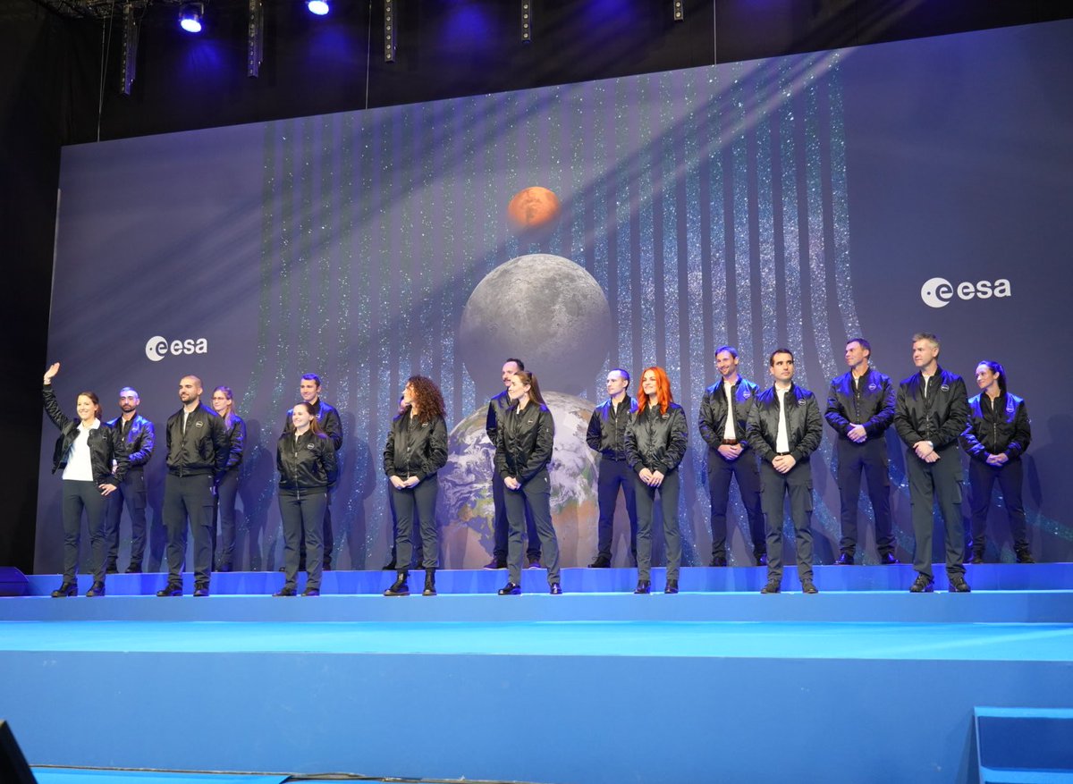 We are honoured to introduce you to the new generation of ESA astronauts 👨‍🚀👩‍🚀 #ESAastro2022

In this new class of 2022 astronauts are five career astronauts, 11 members of the astronaut reserve and one astronaut with a disability. 

👉 esa.int/Science_Explor…