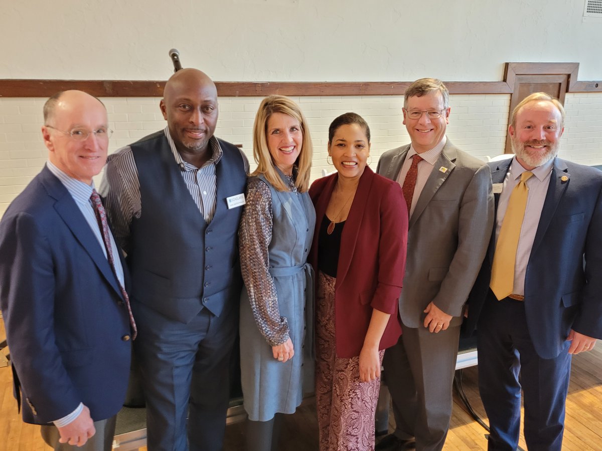 LATKnight's tweet photo. Cheers to @MARCKCMetro for a successful 12th Annual Education and Workforce Summit!
Together, we can help individuals in our region build empowered careers.
#ExpandingPathways #EmploymentEmpowerment #KCWorkforceSummit https://t.co/tq3TdHc4No