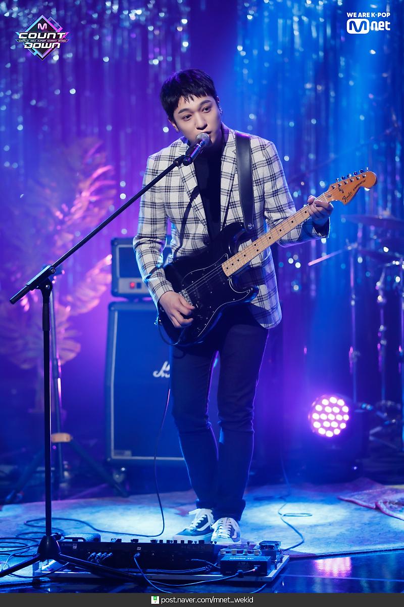 sourcatto's tweet image. ㅤ

“Da, da. Jinatjiman, neon neomu yeppeosseo.” instrumen mulai merendah sampai akhirnya suara yang mengudara senyap.

ㅤ