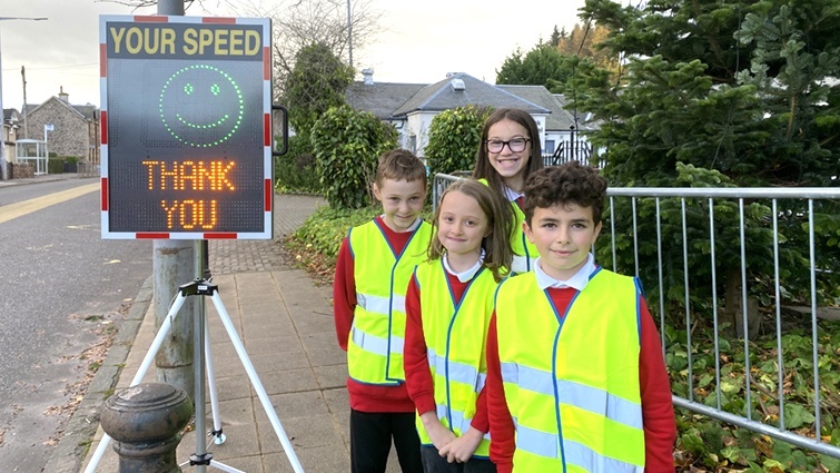 A Junior Road Safety Officer (JRSO) Team have been monitoring the speed of vehicles travelling past their school. Kirkfieldbank Primary School’s JRSO Team took part in a mobile Speed Indicator Display sign (SID) visit. More details in the View news pages: orlo.uk/Ake1P