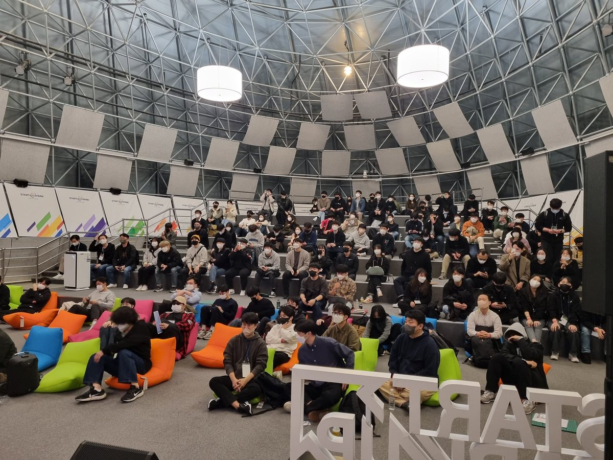 yong076's tweet image. 정말 오랜만의 트윗. gdg songdo devfest 끝. 내년에도 더 재밌는 일들이 가득하길.