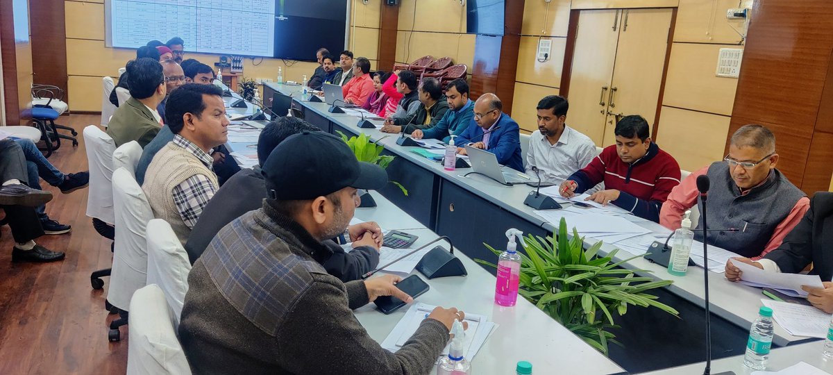 सचिव,<a href="/RDD_Jharkhand/">Rural Development Dept,Jharkhand</a> श्री प्रशांत कुमार ने योजनावार बजट के विरुद्ध खर्च की गई राशि का विवरण, योजना बजट के विरुद्ध निर्गत स्वीकृति आदेश और व्यय की स्थिति की समीक्षा की। सचिव ने <a href="/onlineJSLPS/">JSLPS Jharkhand</a> को सौर ऊर्जा के लिए अन्य विभाग से समन्वय बनाकर कार्य करने को कहा।