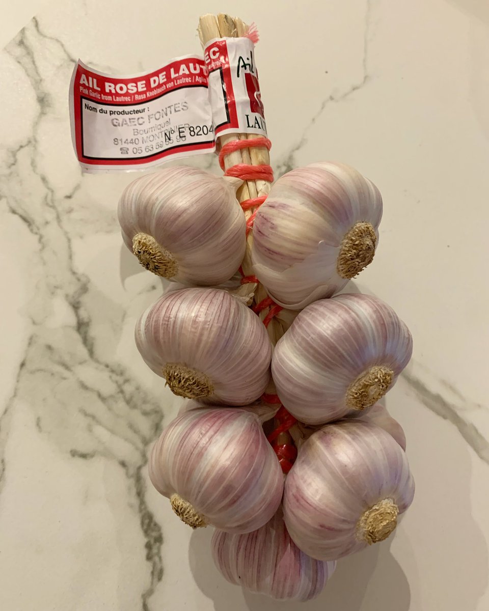 Magnifique ail rose de Lautrec, un des premiers produits français à obtenir le Label Rouge en 1966! Puis l’Igp 30 ans plus tard. Ce sont 148 producteurs qui œuvrent à nous régaler ! Merci à eux. #ailrosedelautrec #nosproducteursontdutalent #nosagriculteursontdutalent #igp