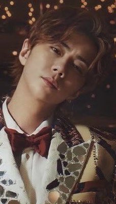 hm__o17's tweet photo. 同じ衣装やんな？この天才なお顔はどこ？ https://t.co/HHi6D6Fcvm