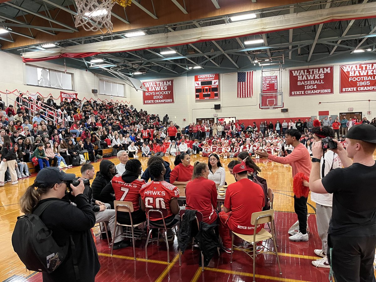 DrLyons_WHS's tweet image. First Pep Rally at #WalthamHighSchool in 3 years and it was awesome. Great work by our students, fall captains, student council, staff and all the groups participating. #hawkpride #gohawks Happy Thanksgiving 🦃