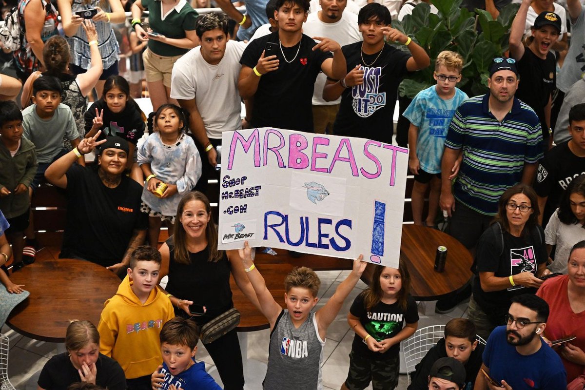 CreatorFinance's tweet photo. MrBeast Is Writing a New Consumer Playbook. 
We want to help you be the next “MrBeast”. 
Ready ? https://t.co/67vQyJeNVS