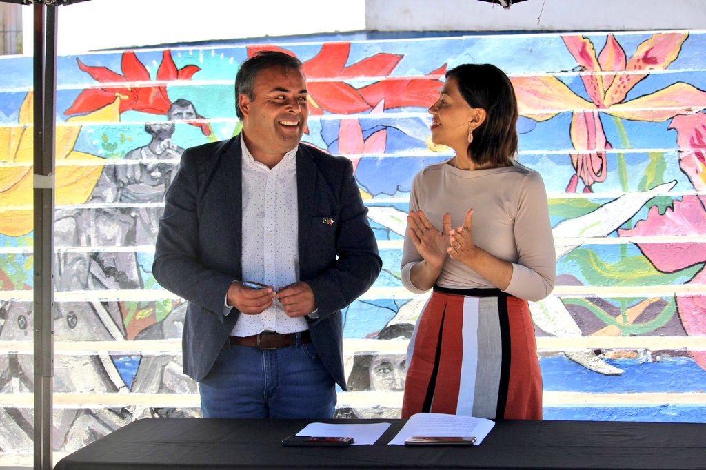 Senadis_Atacama's tweet photo. Directora @Senadis_Atacama junto al Alcalde @munidehuasco en Hito de lanzamiento #FONAPI “CURANDO EN RED” iniciativa que apunta a mitigar los efectos de la pandemia en la salud mental de las personas, en particular, mujeres con discapacidad y Cuidadores/as. #HUASCO https://t.co/EfHrtFo063