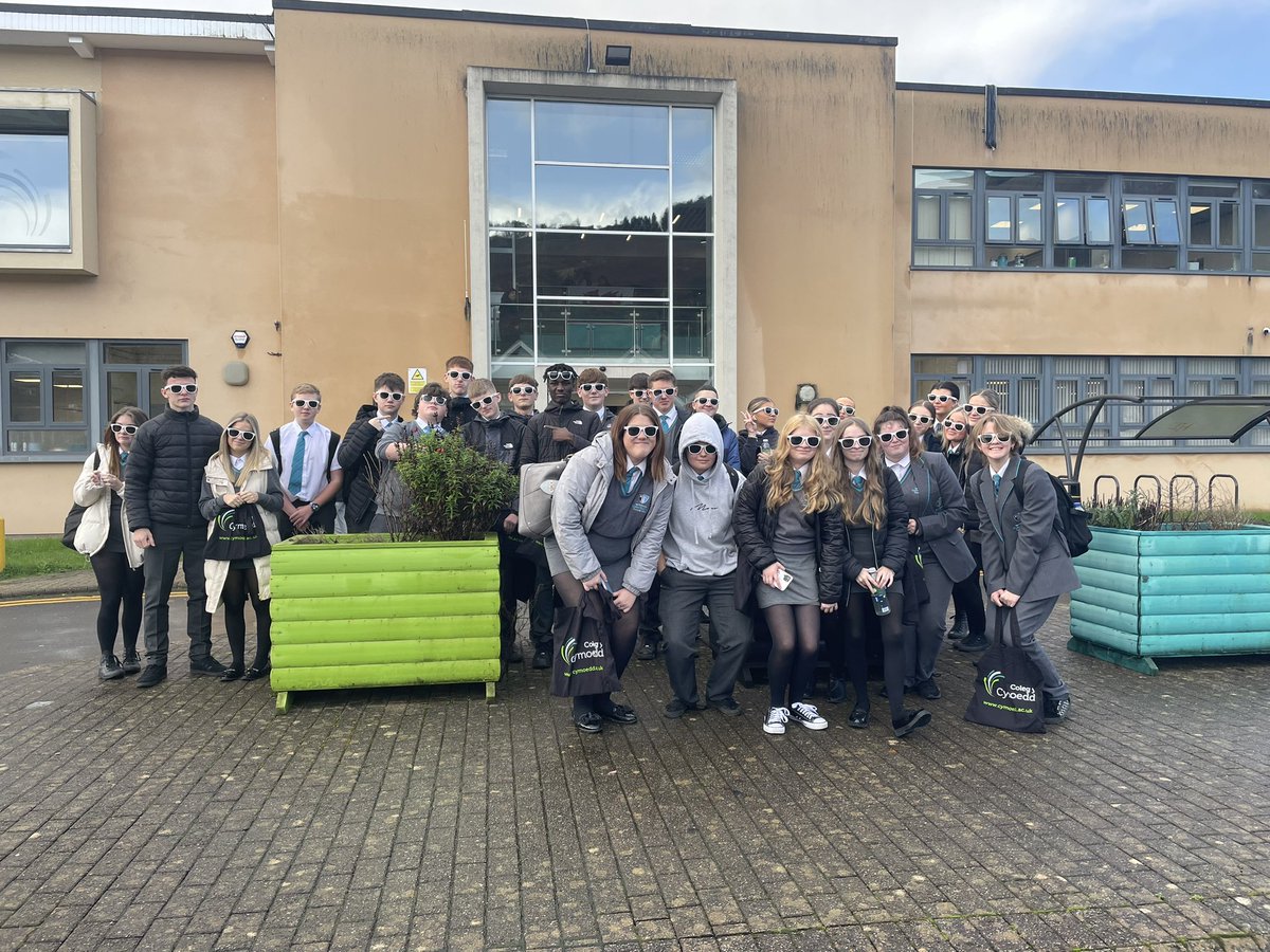 MissLarsen90's tweet photo. Another successful day visiting @ColegyCymoedd for our Year 11 pupils 😊 Thank you to the staff there for such an informative and engaging visit 👏🏼 Lots to look forward to for our young people @TonyrefailCS @TonUpperSchool https://t.co/pZ9gvYIHmP