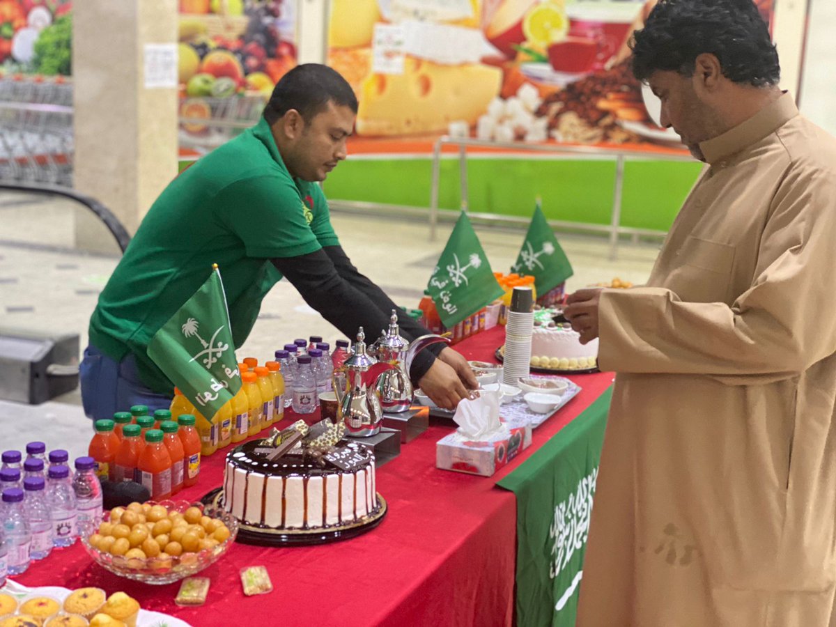 kccs_1k's tweet photo. #صور 1 من المشاركة في فرحة الوطن بفوز #المنتخب_السعودي الذي أقامتها الجمعية التعاونية الاستهلاكية بالخفجي في بهو السوق؛ لتهنئة عملاء الجمعية ومساهميها بهذه المناسبة.
#التعاونيات https://t.co/iuZQ6XJzzN