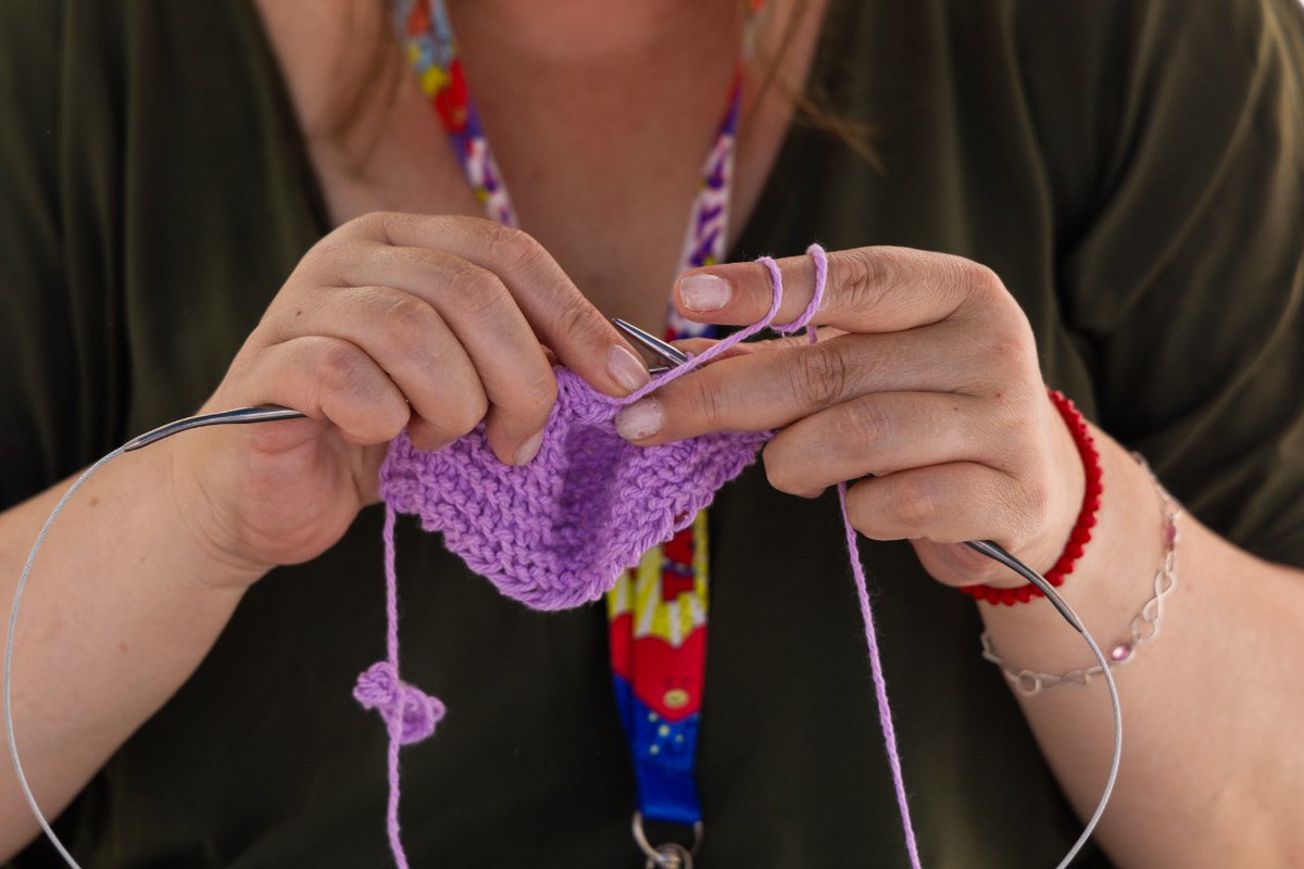Muni_Maipu's tweet photo. ¡Visita una nueva Expo Tejidos! 🧶 Te esperamos hasta el sábado 26 de noviembre desde las 10 a 20 hrs. a un costado de la Plaza Maipú, donde estamos realizando talleres gratuitos para todos los vecinos y vecinas, venta de productos hechos completamente de lana y mucho más 🙌 https://t.co/DOQHWZX1SX