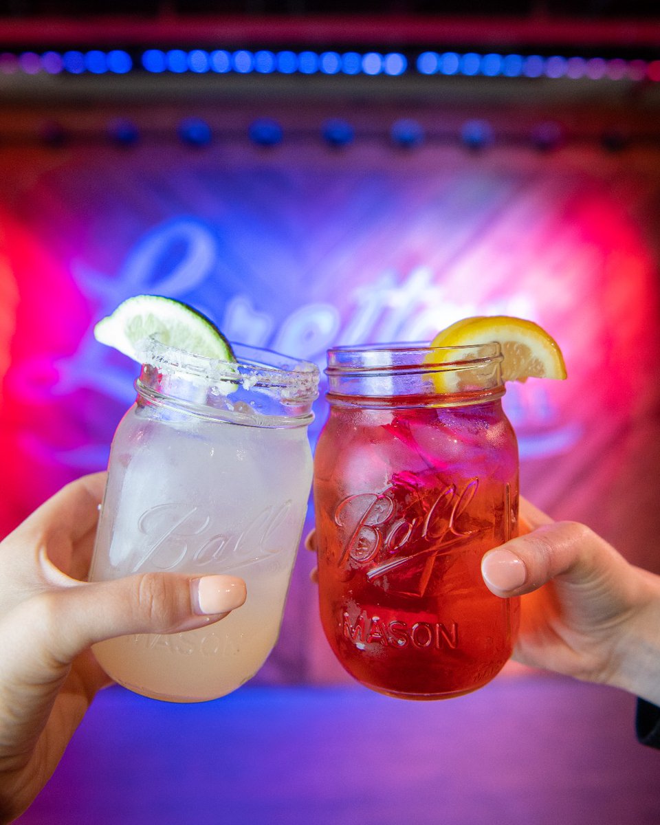 Cheers and happy Thanksgiving eve y'all! 🤠🫶 Grab you're friends and we'll see you tonight for @maddiryanmusic 9pm-12am to dance the night away 🪩