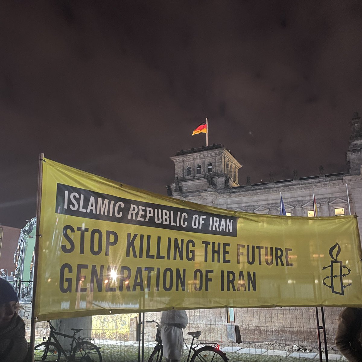 Im #Iran gibt es keine unabhängige Justiz. Die Revolutionsgarden können ungestraft ihre Verbrechen gegen die Menschen auf den Straßen begehen, darunter Kinder. Das ist unerträglich.