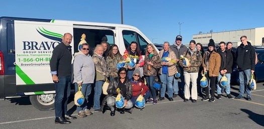 BravoGroupNews's tweet photo. To celebrate Thanksgiving companywide, BRAVO! is volunteering at food banks, donating turkeys to local BRAVO! teams, and having pre-Thanksgiving lunches so clients and BRAVO! teammates can celebrate the holiday together.
We are so thankful for our BRAVO! family!
#givingback https://t.co/SZC9AR0uUS