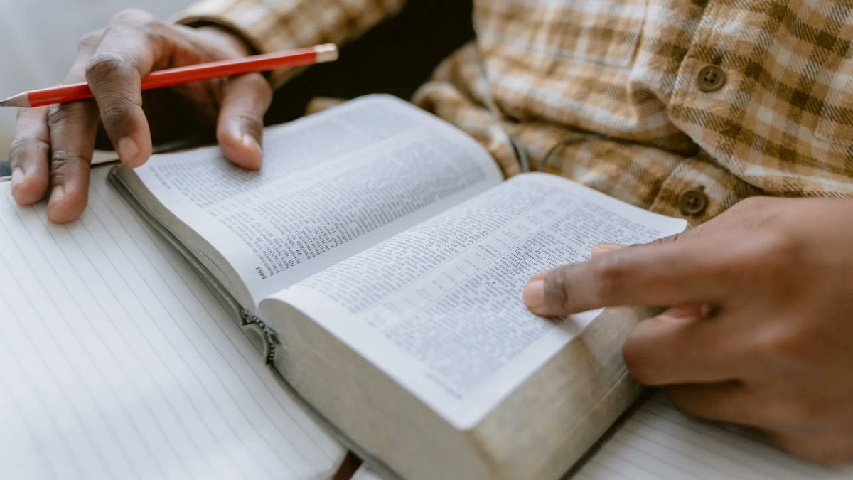 SarahLynneCR's tweet photo. How writing the Word builds your faith. Read more here: https://t.co/rI4VWo2c3Q via @sarahgeringer #encouragement #devotion #scripturewriting https://t.co/SUaMIZ2TNq