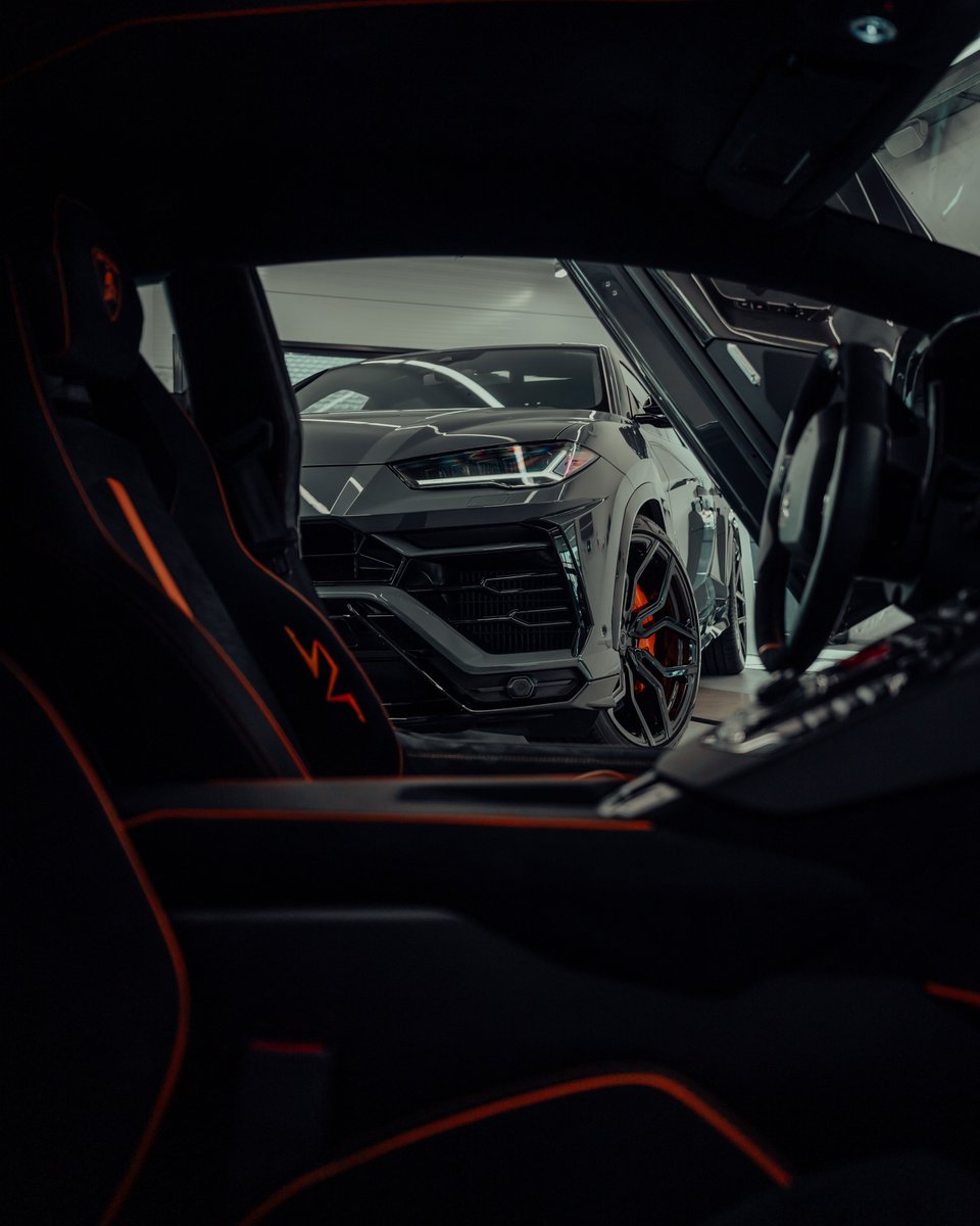 konstantin_ag's tweet photo. Lamborghini Urus und Aventador SV. 

#garagekonstantin  #Lamborghini #Urus #AventadorSV https://t.co/Yw6HfGzMch