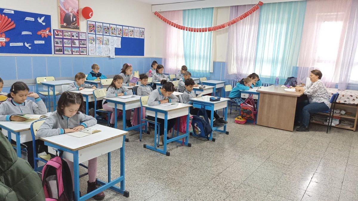 AnadoluBat's tweet photo. Kitaplar kendinize ve başkalarına saygı duymayı öğretecek, yüreği ve akli, dünya ve insanlık sevgisiyle dolduracaktır. Okulumuzda her çarşamba günü ilk saat tüm paydaşlarımız kitap okumaktadır. @bornovamem https://t.co/fsX1Hvf2z9