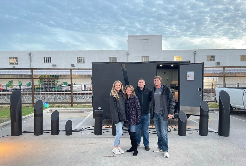 BMccoyis's tweet photo. @Coastal_Source products truly defy the elements! We had a wonderful time @buffbrew last week watching Coastal Source audio and lighting demonstrations. 
#coastalsource #landscapelighting #entrylevelaudio #outdoorspeakers #buffalobayoubrewing #buffbrew⁠ https://t.co/F5dp9XKoBr